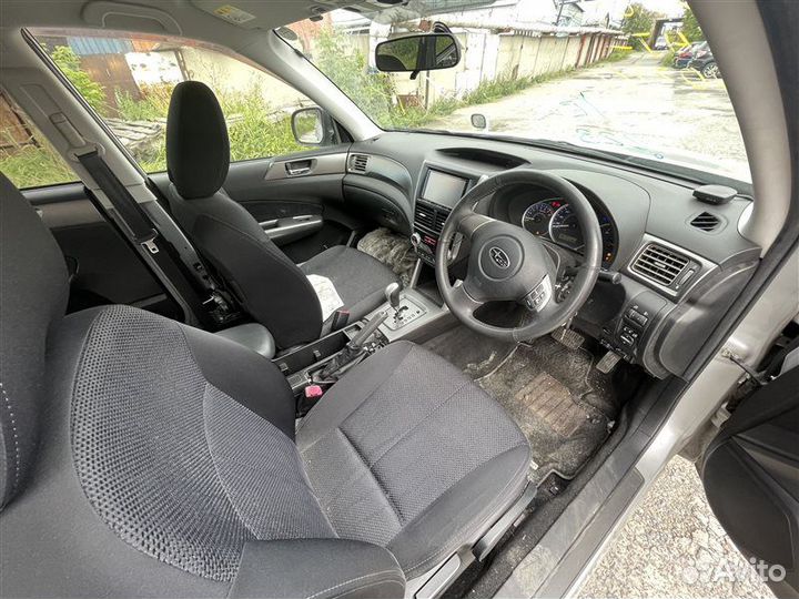 Уплотнительная резинка двери багажника Subaru