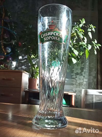 Пивные кружки и бокал