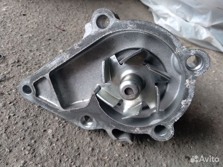 Водяной насос помпа