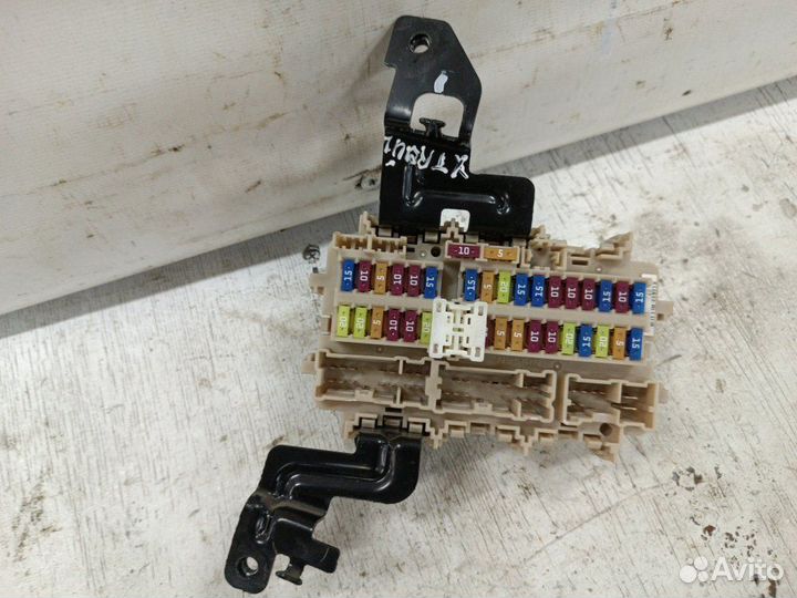 Салонный блок предохранителей Nissan X-Trail T32