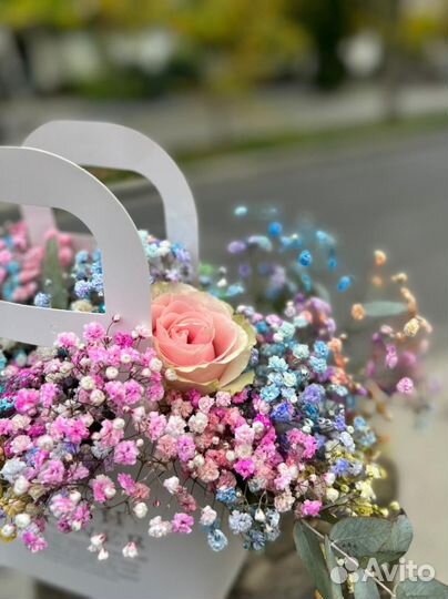 Букет с гипсофилой Радужный