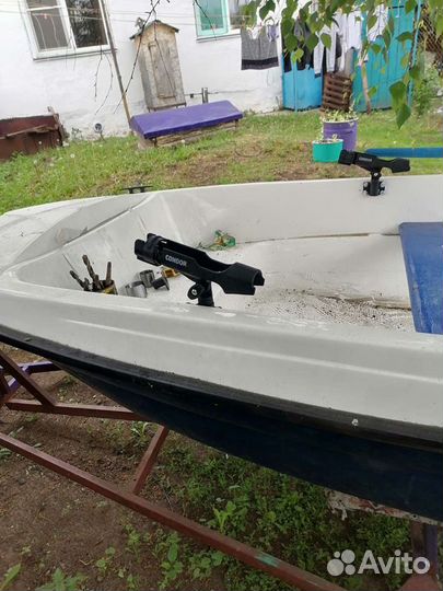 Лодка пластиковая