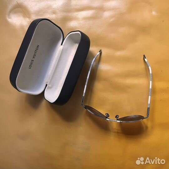 Солнцезащитные очки