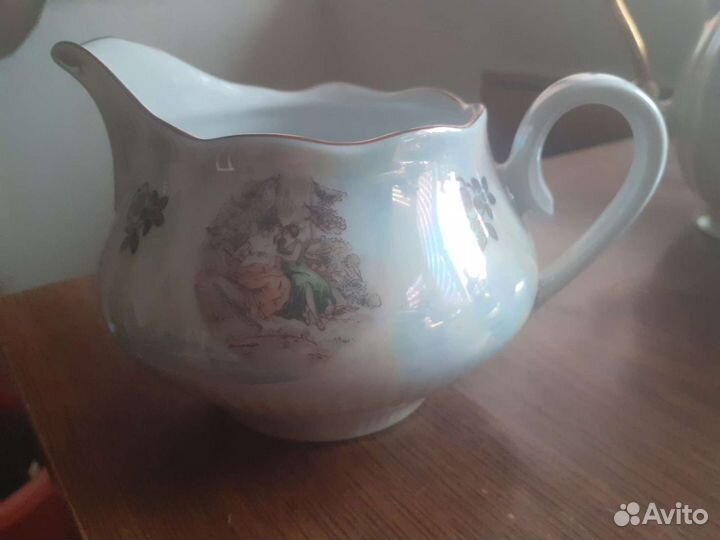 Тарелки и др предметы сервизов