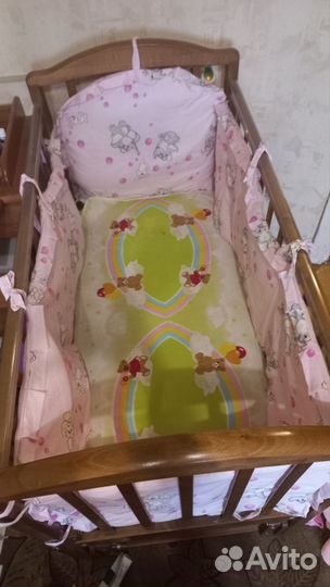 Детская кроватка с маятником и ящиком