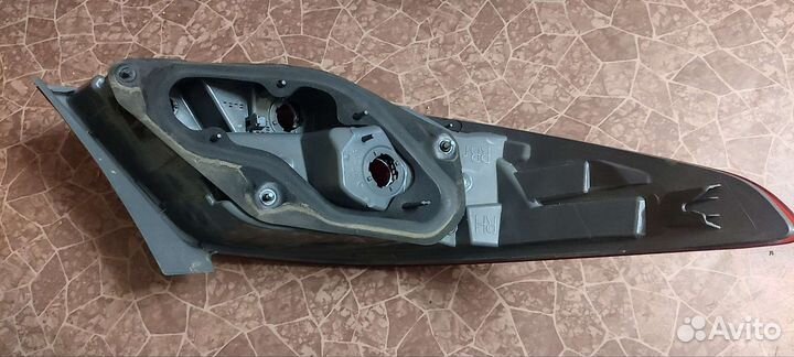 Фонарь задний правый Хёндай Солярис 92401-4R600