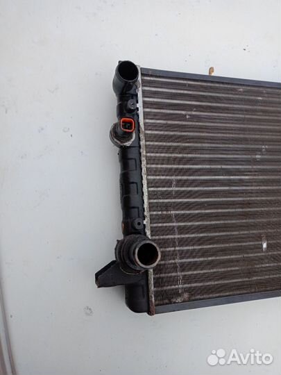 Радиатор охлаждения на Ford Focus 2 1,6