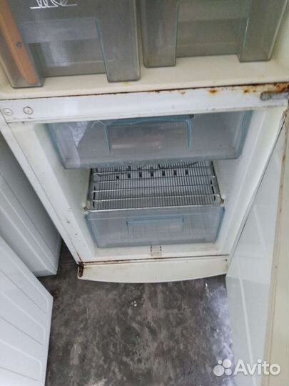 Electrolux ERB 40003w и Ariston,ящики,полки,стекла