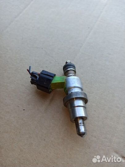 Форсунка бензиновая Тайота Авенсис 2.0, 2.4
