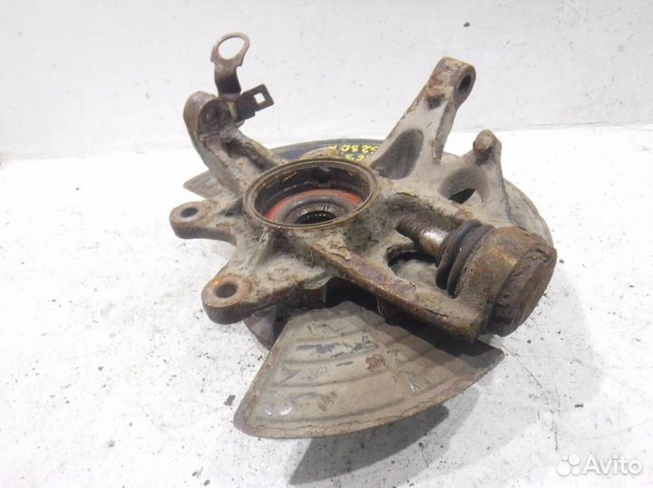 Кулак передний правый