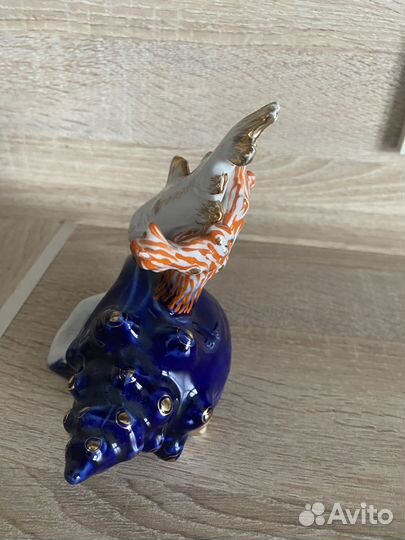 Фарфоровая статуэтка - рыбка на ракушке. 1969 г