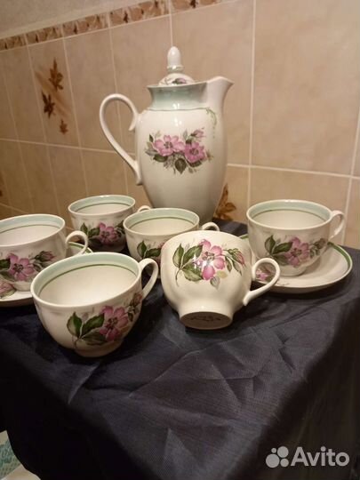 Винтаж.Сервизы- чайный и кофейные СССР