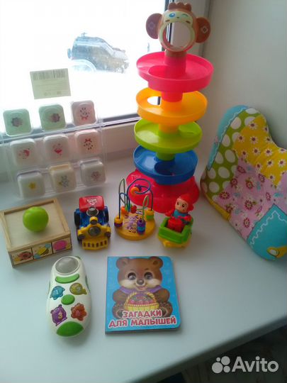 Развивающие игрушки для малышей пакетом