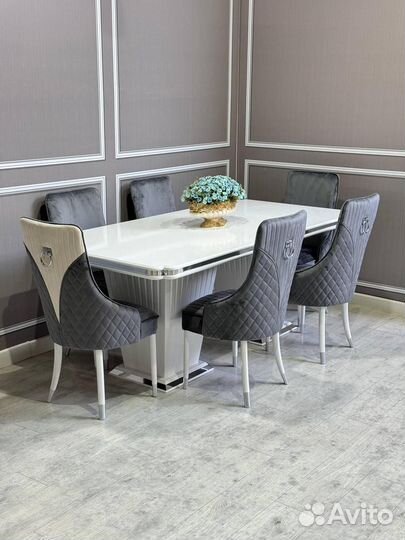 Стол и стулья в гостиную. В наличии