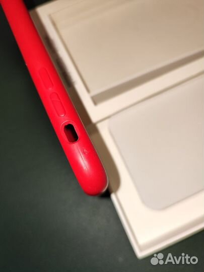 Чехол на iPhone 11 karl lagerfeld почти новый