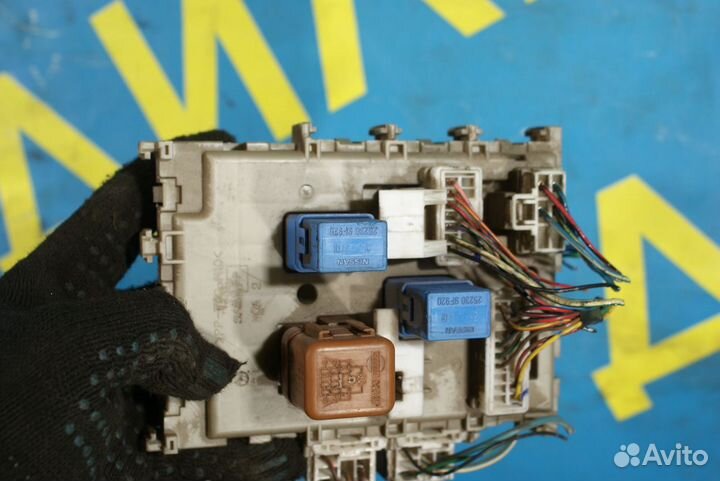 Салонный блок предохранителей Nissan Almera n16