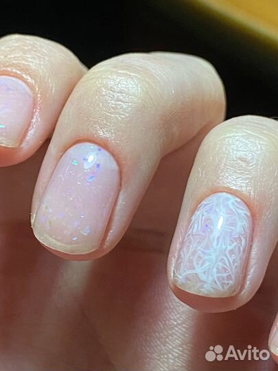 Модель на маникюр с покрытием гель-лак