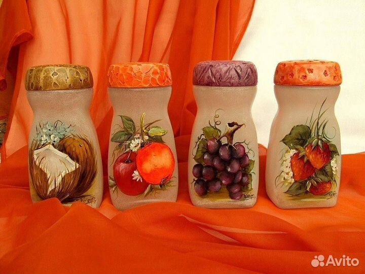 Пустые банки из-под кофе