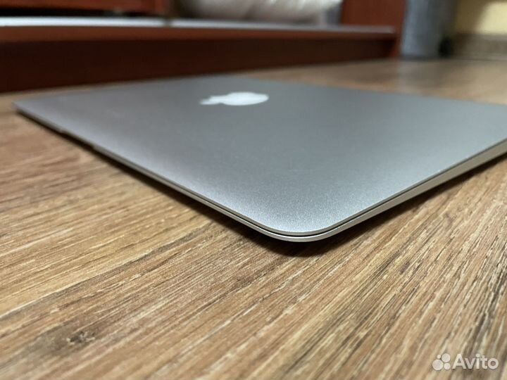 Apple MacBook Air 13 2017 8gb, новая АКБ