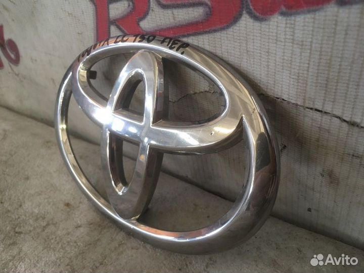 Эмблема решетки радиатора Land Cruiser Prado 150