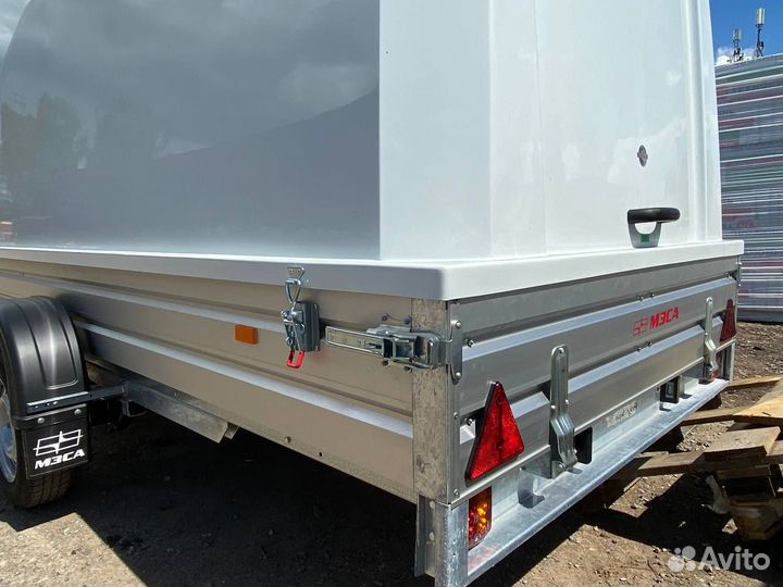 Прицеп с алюминиевыми бортами с опорным колесом