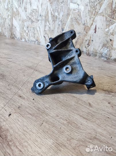 Кронштейн двигателя Ford Kuga 1