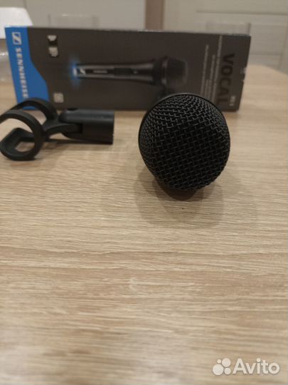 Продам вокальный микрофон Sennheiser XS1