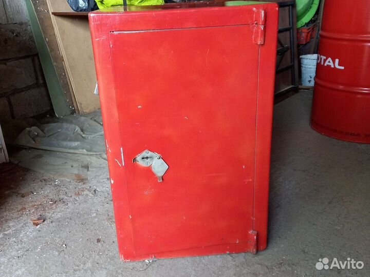 Шкаф металлический сейф