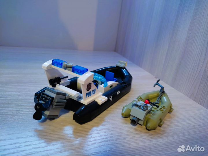 Lego. Три постройки из 60130. Оригинал