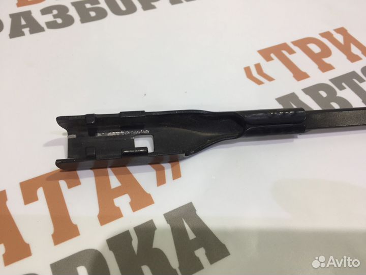 Фольксваген Пассат Держатель дворника правый Прав