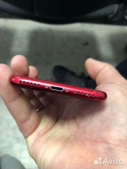 iPhone 8 red