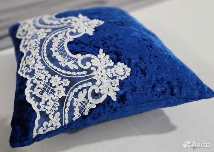 Декоративные подушки на диван