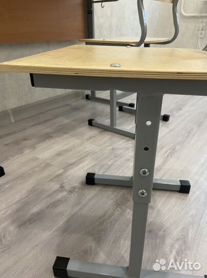 Стол ученический +2 стула