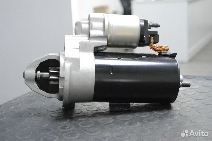 Стартер BMW 760 E65 6.0 новый Bosch