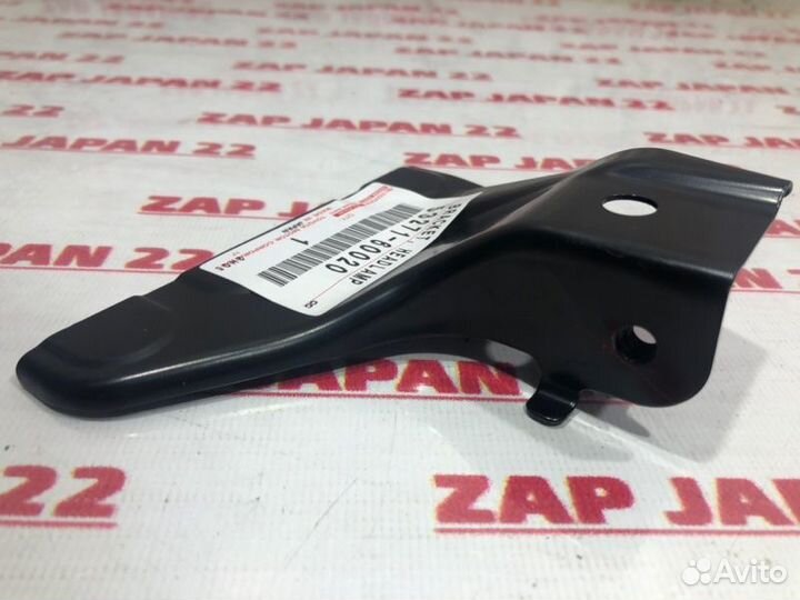 Кронштейн крепления фары правый Toyota Land