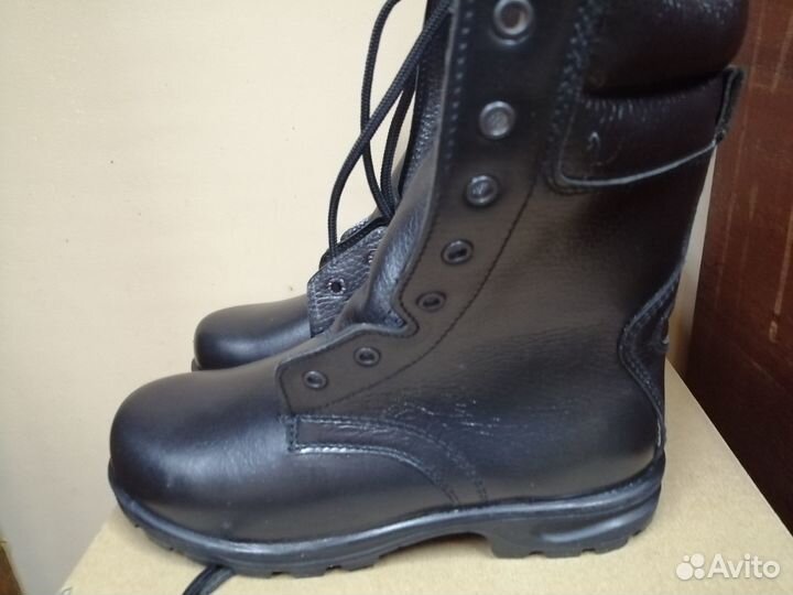 Ботинки с высоким берцем