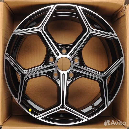 Диск литой Replica 562 R17 5*114.3