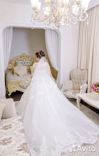 Свадебное платье пышное со шлейфом