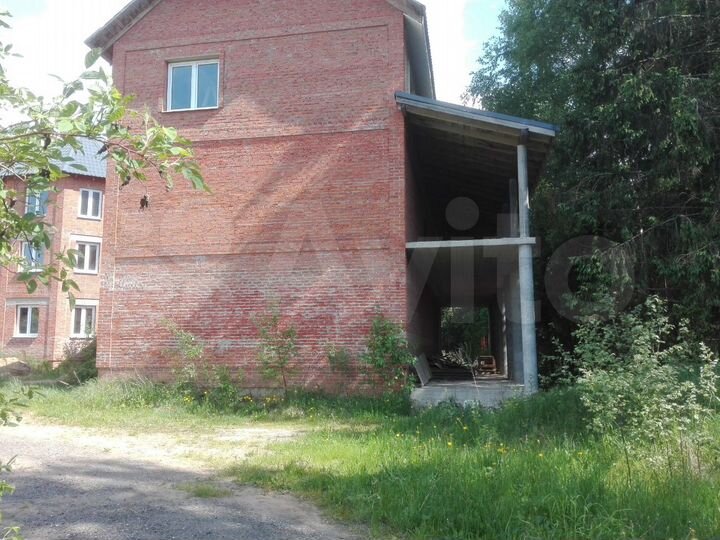 Дом 771,8 м² на участке 5 сот.