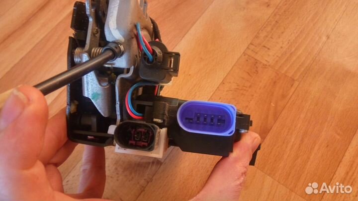 Замок двери Volkswagen Phaeton