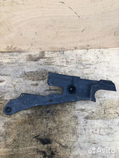 Защита днища правая задняя VW Passat B7