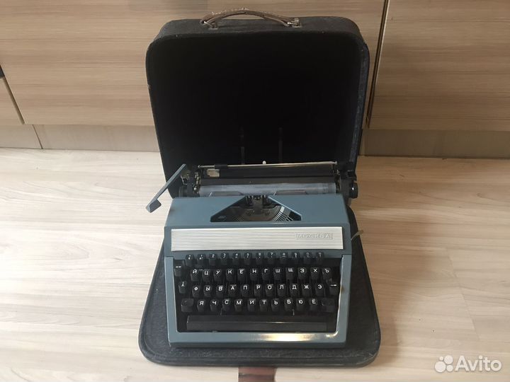 Печатная пишущая машинка