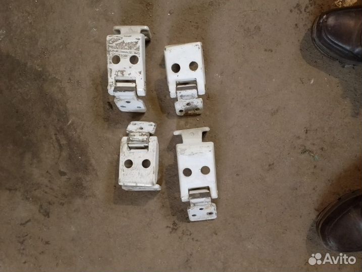 Петли от задних дверей Mersedes Benz Sprinter