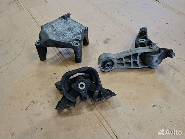 Кронштейн двигателя подушка опора Opel Corsa C