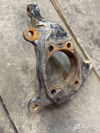 Передний левый поворотный кулак Lexus NX