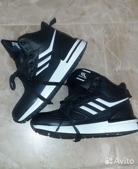 Мужские зимние кроссовки 43 размер новые