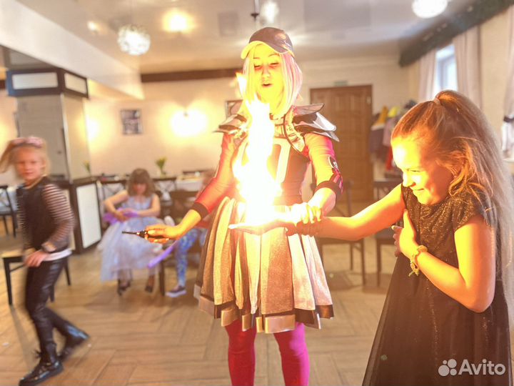 Аниматор, вечеринки для подростков, неоновое шоу