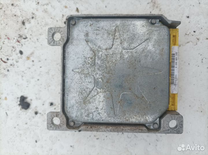 Блок управления Mitsubishi Carisma