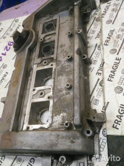 Клапанная крышка Volkswagen Passat B5 1