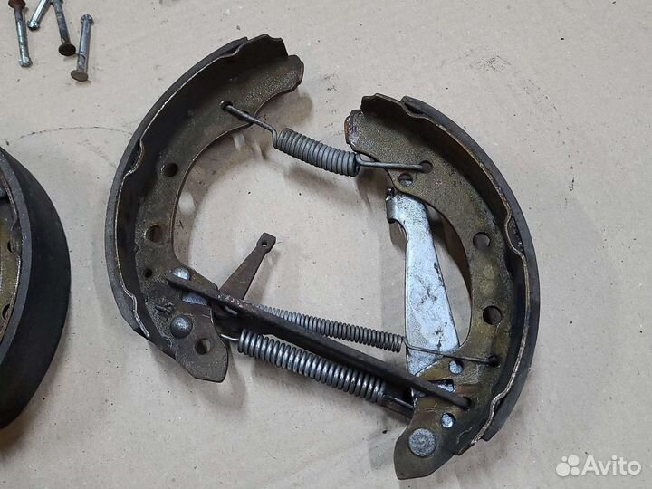 Механизм ручника + колонки Audi 80 B3 B4 1986-1995